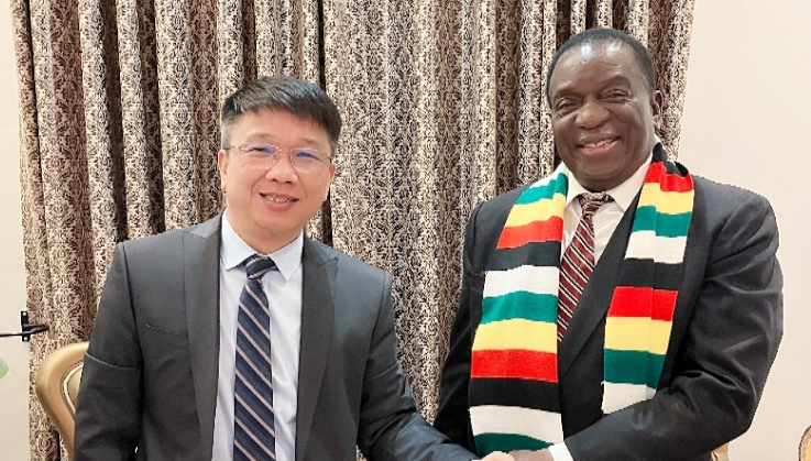 The Zimbabwean President met cordially with Wang Pingwei, chairman of China Mineral Resources Group